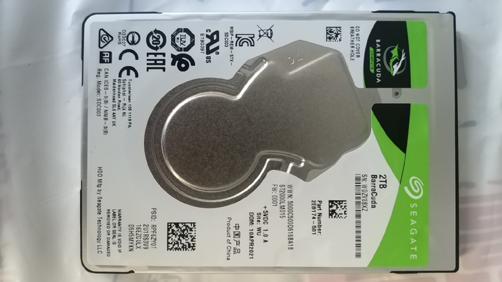 希捷2T 2.5寸机械硬盘，可以说全新。买...