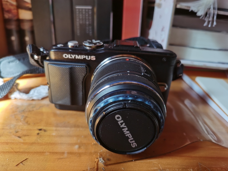 奥林巴斯微单相机，购于香港百老汇，配件齐全...