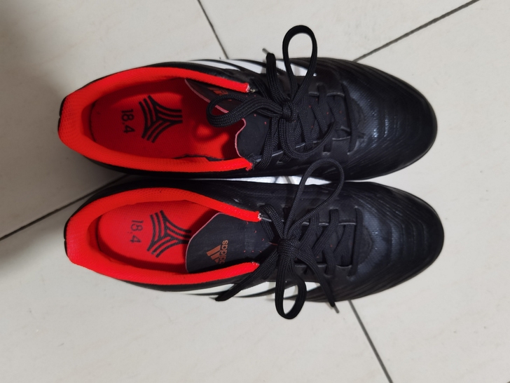 包邮 adidas 阿迪达斯足球鞋 正品