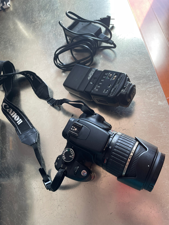 摄影小白时买的日本原装佳能350D单反相机...