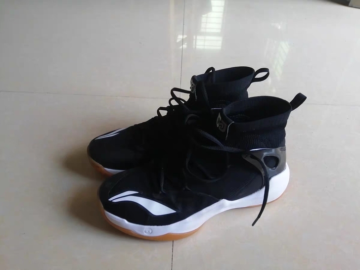 李宁音速6 黑色高帮篮球鞋，42码，成色如...