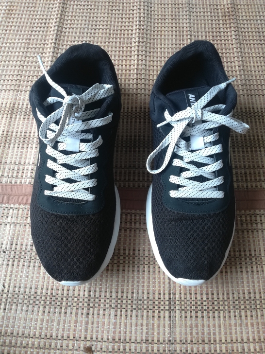 44.5码安踏二手男鞋 鞋子保证正品 无开...