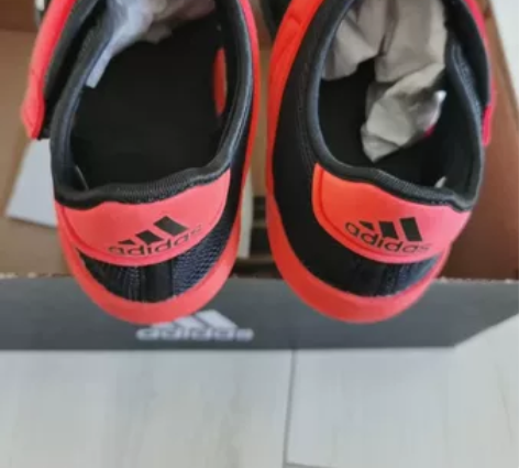 adidas阿迪儿童运动童鞋，凉鞋，透气网...