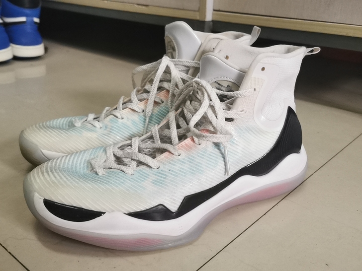 李宁驭帅水蜜桃，得物入手42.5码，保真。...