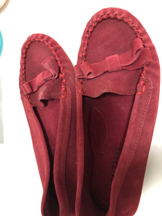 拍小了一直放着没穿，低价转30，有些灰尘，...