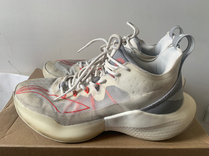 出售音速8 41.5码 李宁的鞋码偏大 适...