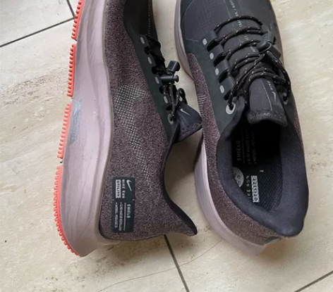 耐克跑鞋运动鞋35码只用过一次 感兴趣的话...