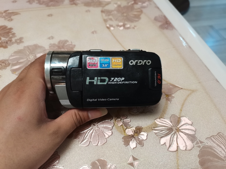 出一台HD摄像机，闲置在家吃灰。