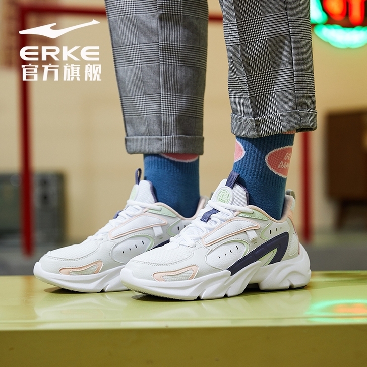 鸿星尔克女运动鞋