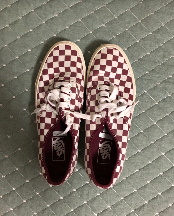 vans 红色棋盘格，很经典百搭 下地一次...