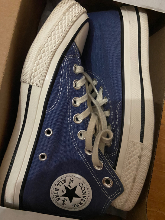 匡威经典款帆布鞋