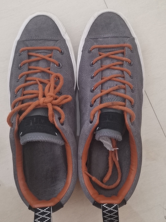 匡威正品43码鞋子，九新