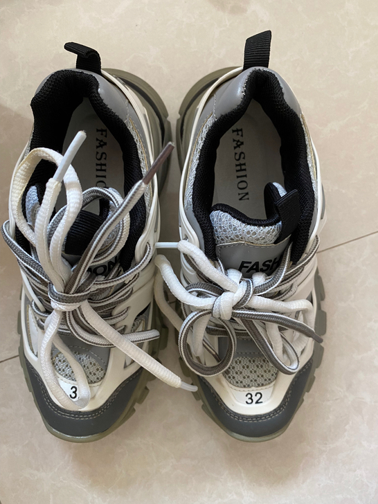 9成新 买小了没怎么穿 老爹鞋 32码