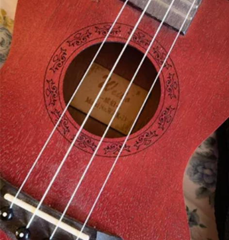 威伯的尤克里里，没有琴包，完好无损，收到以...