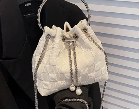 白色带手提包 九成新以上 闲置中