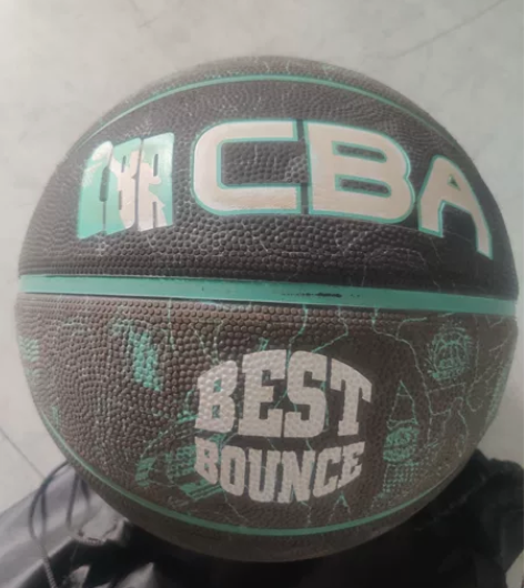 CBA篮球，有篮球袋，气筒，基本上没有什么...