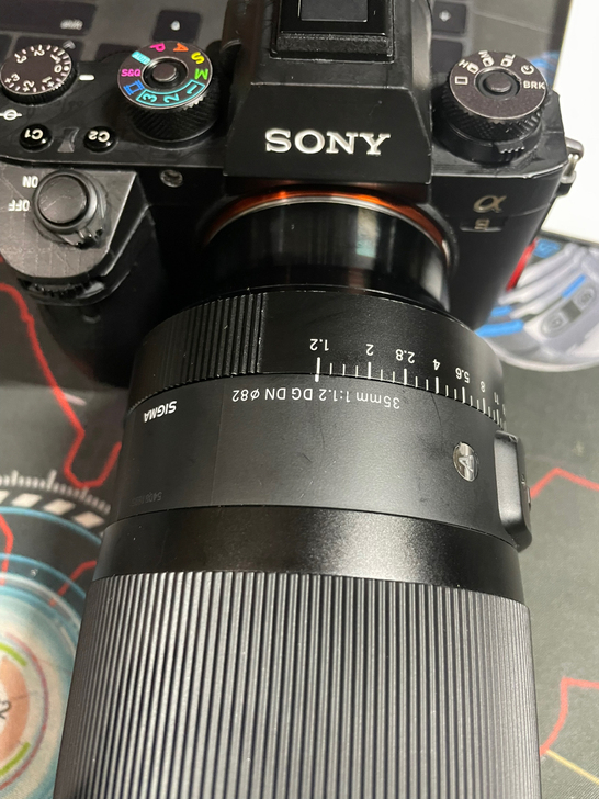 适马35f1.2索尼卡口,晚上发视频和照片...