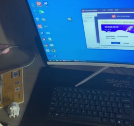 联想台式机4350，屏幕是新的，刚买的。屏...