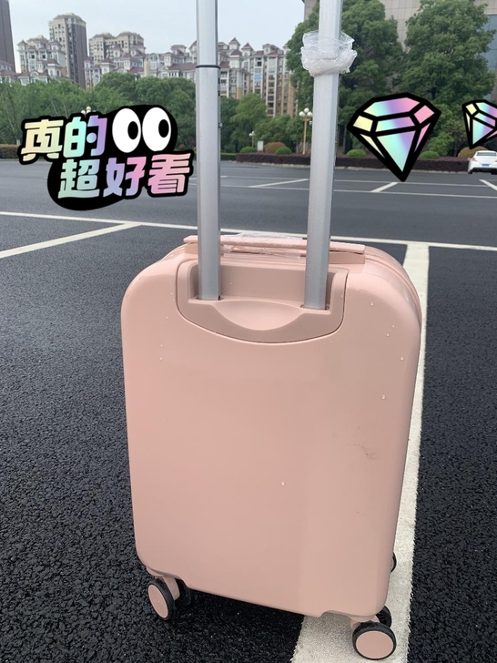 店铺要转型了,处理一批原价四百多的行李箱全...