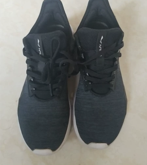 Ll-NlNG李宁正品跑步鞋，38码，无瑕...