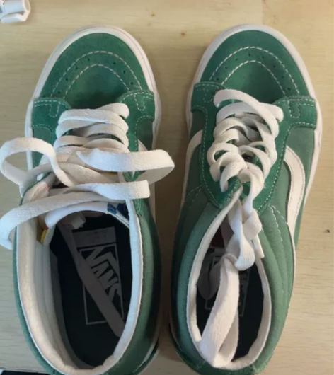 万斯，35码，女朋友的鞋，这鞋太多了穿不过...