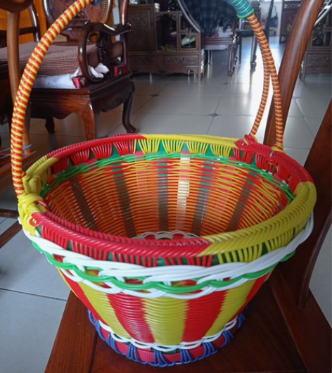 水果篮子。亲手编织，花费一天时间，编织不易...