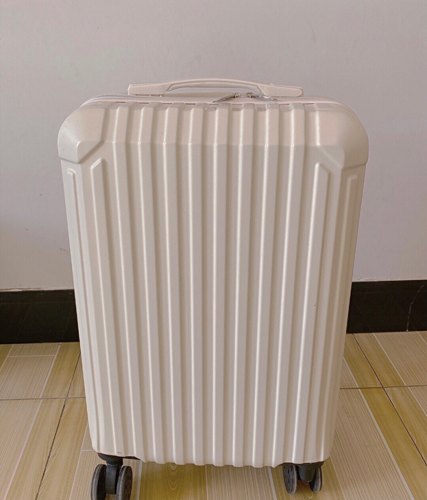 做活动进了一批糖果色24寸行李拉杆箱26寸...