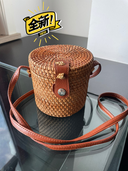 新款ins纯手工藤编包小众草编织包度假水桶...