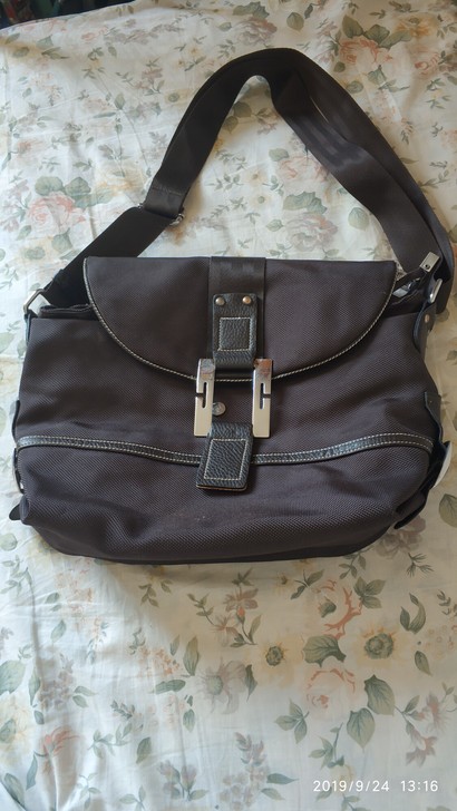 斜挎包  长短可调节  轻巧省力  颜色百...