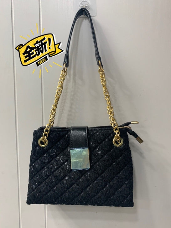 全新黑色单肩背包特色多层可放很多东西哦