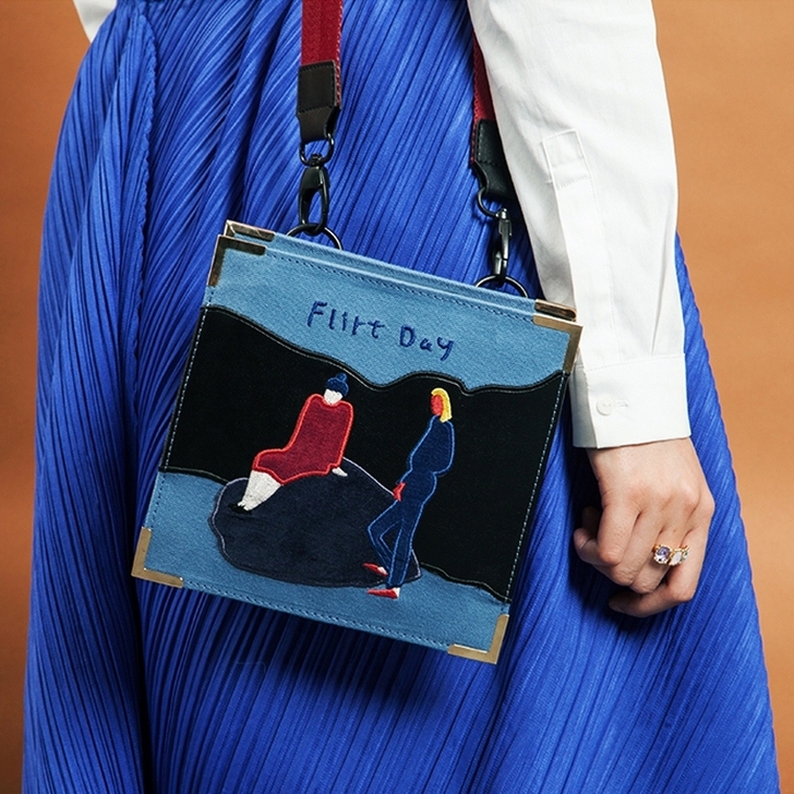 YIZI小方包可单肩可斜挎,有分层,适合出门