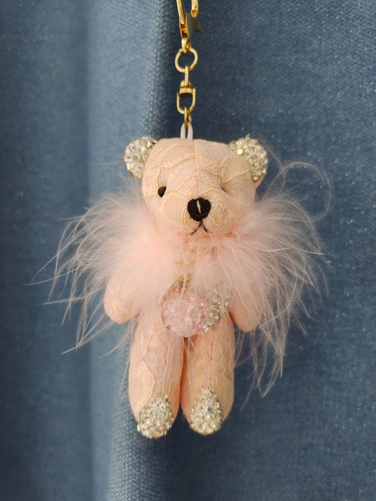 蕾丝小熊钥匙扣 带钻真毛  不包邮不退换 ...