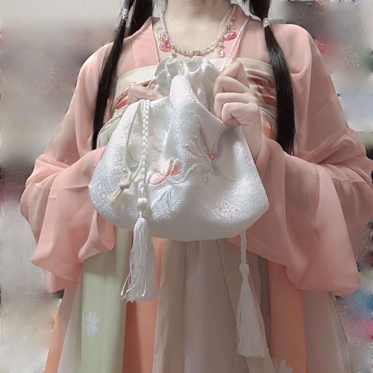 【蝶恋花】斜挎汉服包日常百搭款女复古流苏可...