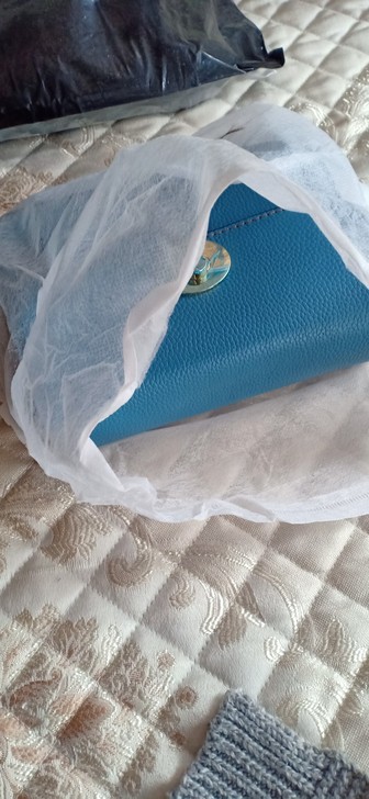 全新二层皮斜挎包