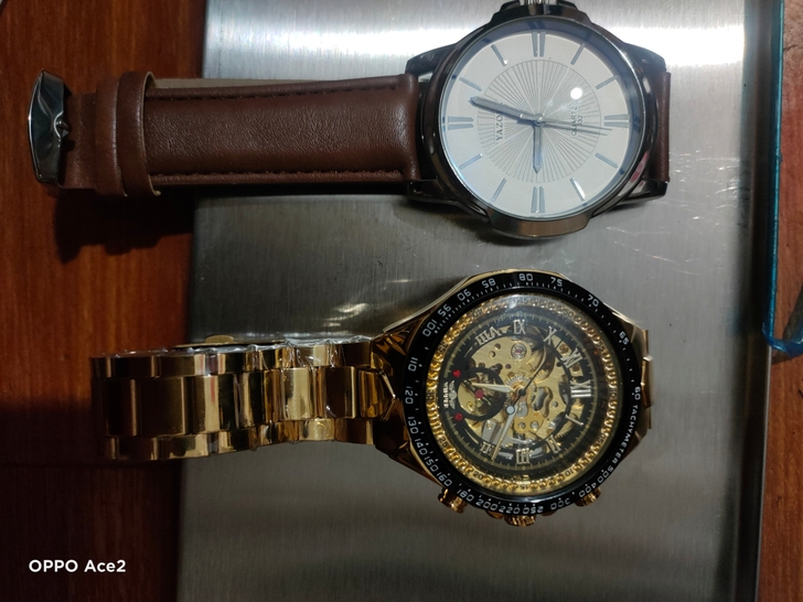 男士 手表  两块160出，赠送小挂件一个