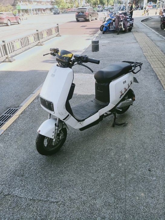 带正规~牌二手电动车一辆，外观如图，功能正...