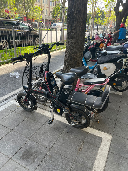 正步电动车，48v17.8a电池 满载续航...