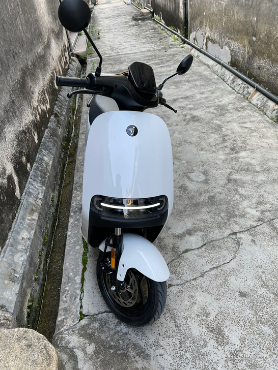 出九号电动车e100白色准新车二十天，15...