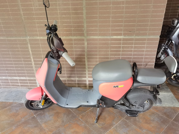 九号电动车B40,有轻微日常使用刮痕,选装...