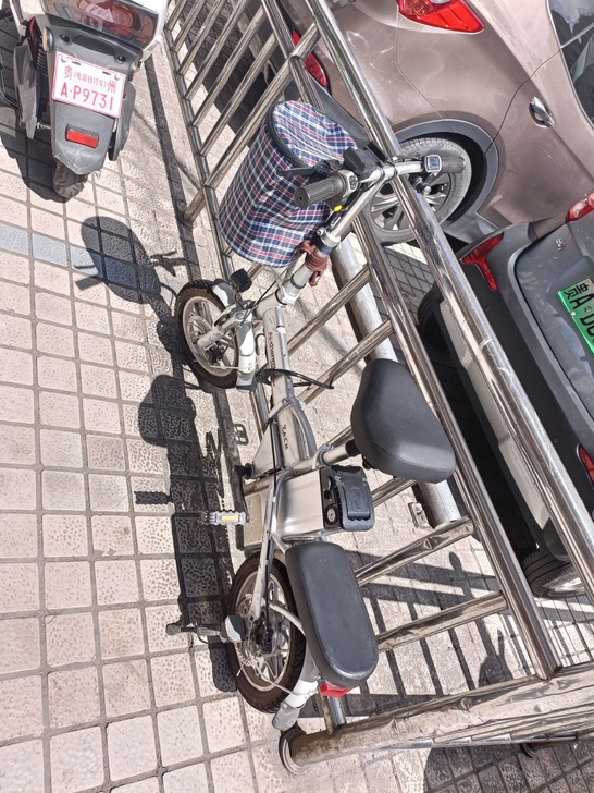 电动折叠自行车，满电能跑55公里绝对没问题...