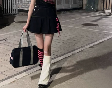 心电感应 背带裙m码 只穿过一次 已洗 无...