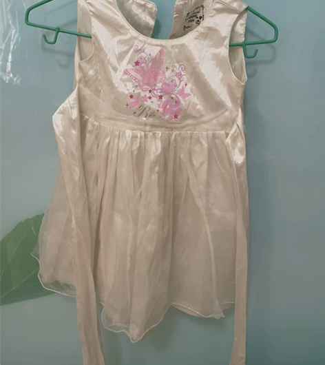 100码白色连衣裙， 100码摇粒绒外套1...