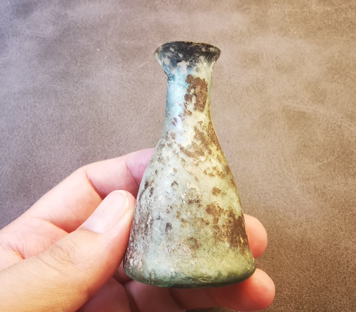 隋唐时期薄胎七彩光老琉璃瓶