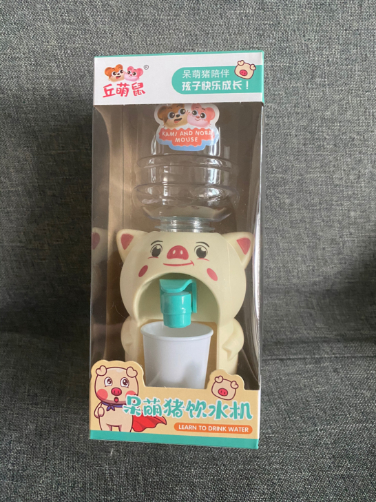 全新   小型玩具饮水器。适合小朋友。两件...