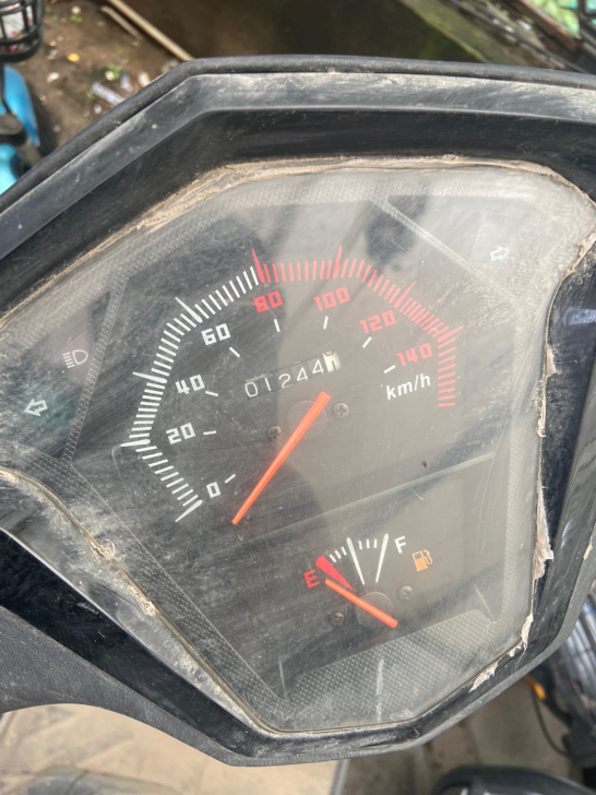国威摩托车，放在车棚有有两年多，整车7成新...