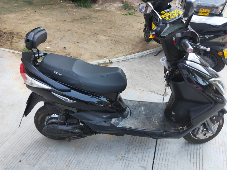 刚买的新车 ，跑80km ，不到一个月呢 ...