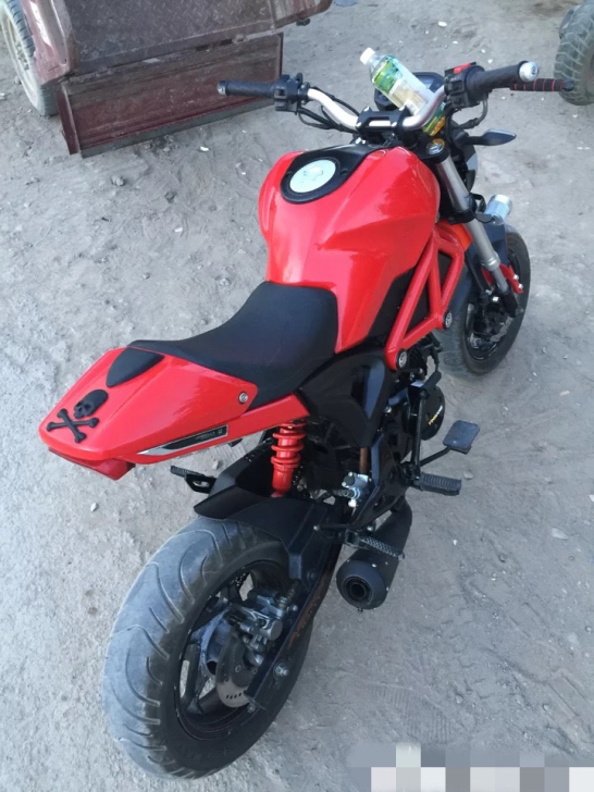 正品银钢小怪兽125cc，里程1w公里左右...