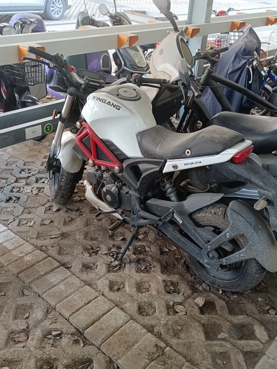 银钢 摩托车整车16款手续齐全，同城交易