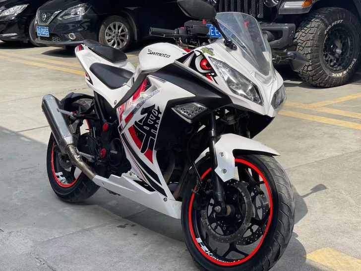 小忍者战神隼一台，双缸300cc，正品隆鑫...