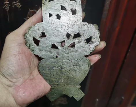 老物件白铜花篮镂空精美 感兴趣的话点“我想...